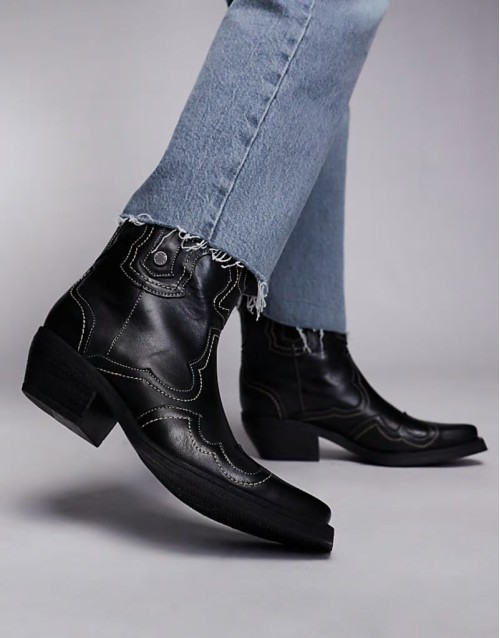 Waynoa Western Ankle boot in Black Leather