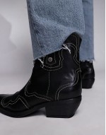 Waynoa Western Ankle boot in Black Leather