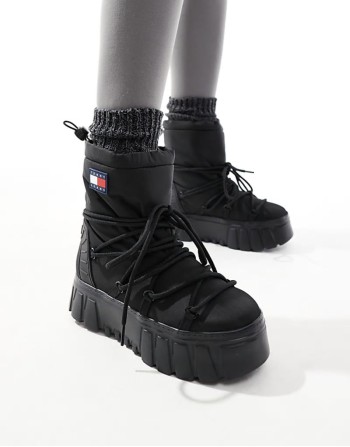 hybrid flatform snow boots in black
