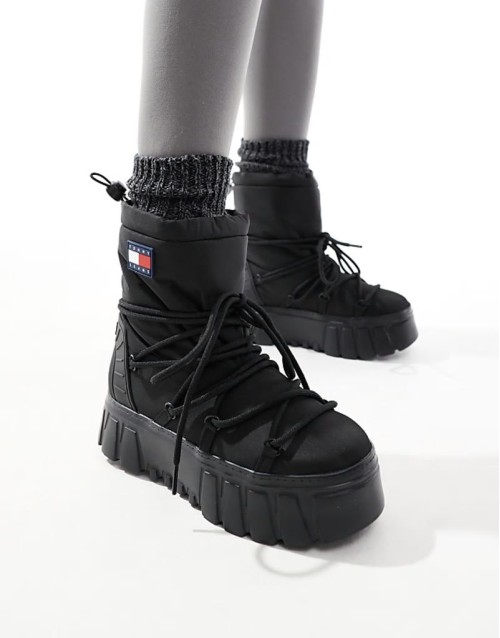 hybrid flatform snow boots in black