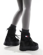 hybrid flatform snow boots in black