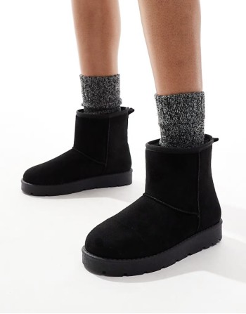 cosy ankle boots in black