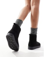 cosy ankle boots in black
