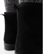 cosy ankle boots in black