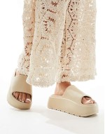 Freedom cleated flatform slider in off-white