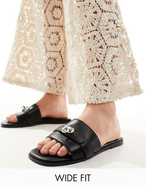 Radiance sliders with hardware in black